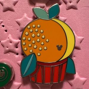 🌸3 for $37🌸 Orange Bird Cupcake Mystery Pin